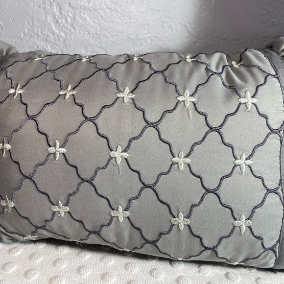 Home Essence Grey Damask 3 piece pillow set - Picture 6 of 14